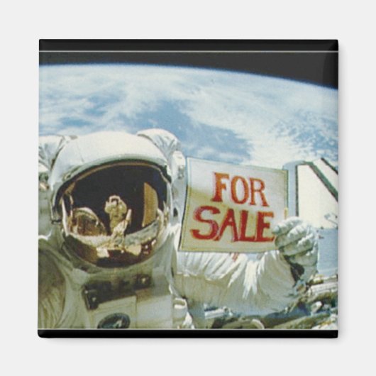 Astronaut Sells Earth Magneet (Voorkant)