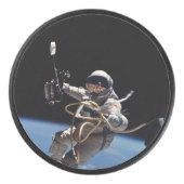 Astronaut Space Walk Hockey Puck (Voorkant)