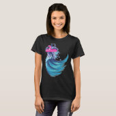 Astronaut Surfing Ocean Waves With Pink Flamingo F T-shirt (Voorkant volledig)