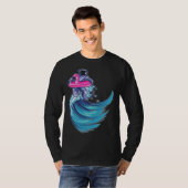 Astronaut Surfing Ocean Waves With Pink Flamingo F T-shirt (Voorkant volledig)