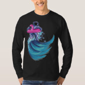 Astronaut Surfing Ocean Waves With Pink Flamingo F T-shirt (Voorkant)