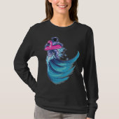 Astronaut Surfing Ocean Waves With Pink Flamingo F T-shirt (Voorkant)