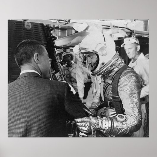 Astronaut ter voorbereiding op opname in de vrijhe poster (Voorkant)