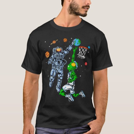 Astronaut vs buitenaardse basketbal t-shirt (Voorkant)