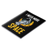 Astronaut zittende Moon Space Humor Notitieboek (Linkerzijde)