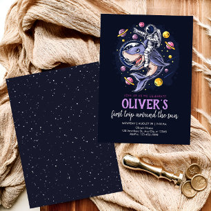 Astronauten rijden op een haai in de ruimte met de kaart