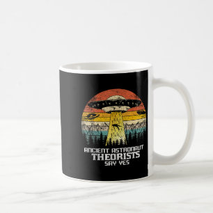 Astronautentheoretici zeggen ja Alien UFO Vint Koffiemok