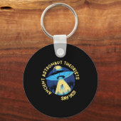 Astronautentheoretici zeggen ja tegen buitenaardse sleutelhanger (Voorkant)