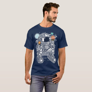 Astronautische consumptie van planetaire ijsjes in t-shirt