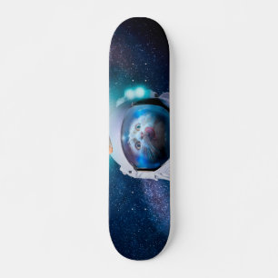 Astronautkat die een hamburger wenst persoonlijk skateboard