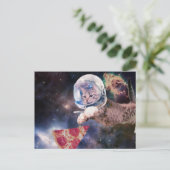 Astronautkat jaagt op een pizza stuk briefkaart (Staand voorkant)