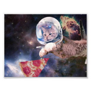 Astronautkat jaagt op een pizza stuk foto afdruk