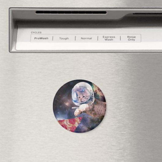 Astronautkat jaagt op een pizza stuk magneet (Insitu (Vaatwasser))