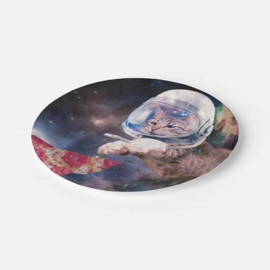 Astronautkat jaagt op een pizza stuk papieren bordje (Gekanteld)