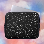 Astronomers Dream Constellation Pattern Laptop Sleeve<br><div class="desc">Groepen sterren die herkenbare patronen van constellaties vormen in wit op een zwarte achtergrond.</div>