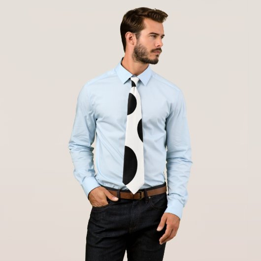 Asymetrische polka-punten, grote cirkels zwart-wit stropdas (In situ)