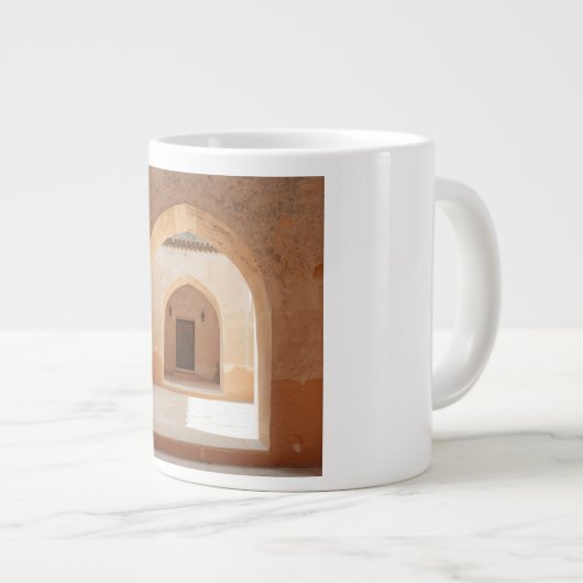 Asymmetrical Plaster Arch Quiet Minimalism Grote Koffiekop (Voorkant rechts)