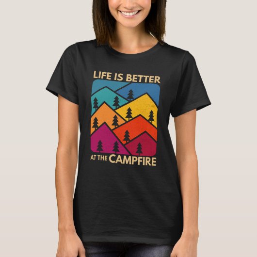 At The Campfire Camper Outdoorlife Camping T-shirt (Voorkant)