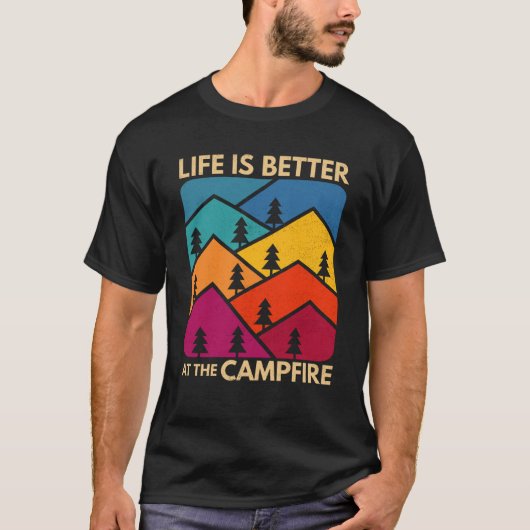 At The Campfire Camper Outdoorlife Camping T-shirt (Voorkant)