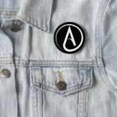 Atheïstisch symbool wit ronde button 5,7 cm (In situ)