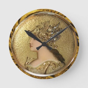 ATHENA PORTRAIT MET GOLDEN HELMET EN GRIFFINS RONDE KLOK