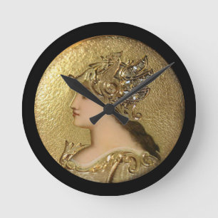 ATHENA PORTRAIT MET GOLDEN HELMET EN GRIFFINS RONDE KLOK
