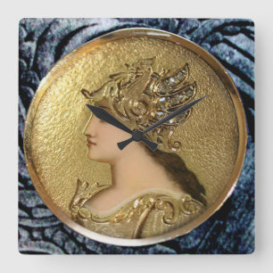 ATHENA PORTRAIT MET GOLDEN HELMET EN GRIFFINS VIERKANTE KLOK