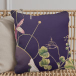 Atistisch Abstract botanisch eierplant Kussen<br><div class="desc">Voeg een beetje elegantie toe aan uw huis met deze minimalistische botanische afdruk met diepe eggplant en roze,  groene en goudaccenten. Het ontwerp omvat lagen van Alexanders Black Lovage bladeren op een eenvoudige moderne abstracte geometrische achtergrond met het coördineren van roze bladaccenten.</div>