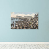 Atlantic City, NJ - Holiday Crowd bij Beach Canvas Afdruk (Insitu (Houten vloer))
