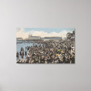 Atlantic City, NJ - Holiday Crowd bij Beach Canvas Afdruk