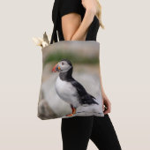 Atlantic Puffin in Machias, Maine Tote Bag (Dichtbij)