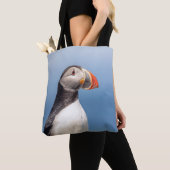 Atlantic Puffin in Machias, Maine Tote Bag (Dichtbij)