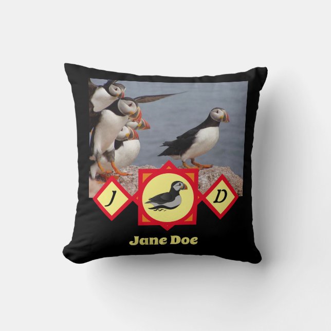 Atlantic Puffin Zwemmen Monogram Fotonaam Kussen (Voorkant)