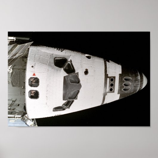 Atlantis-bemanning die naar Mir Space Station kijk Poster (Voorkant)