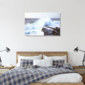 Atlantische oceaangolven kruipen de kust van Maine Canvas Afdruk (Insitu (Slaapkamer))