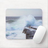 Atlantische oceaangolven kruipen de kust van Maine Muismat (Met muis)