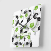 Atleet naam op felgroene zwarte voetballen vierkante klok (Hoek)