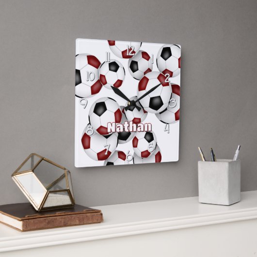 Atleet naam op Maroon Black voetballen Cluster Vierkante Klok (Kantoor)