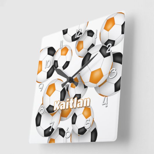 Atleet naam sinaasappel zwarte voetbal sportkamer vierkante klok (Hoek)