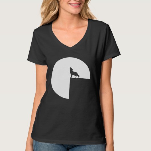 Atmospheric Wolf Howling at the Full Moon  1 T-shirt (Voorkant)