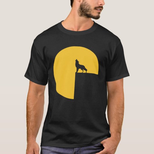 Atmospheric Wolf Howling at the Full Moon T-shirt (Voorkant)