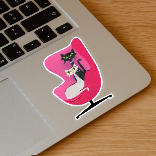 Atomic Cats Zwart Wit Zittend in roze stoel Sticker