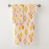 Atomic MCM Diamonds Patroongeel, Oranje, roze Bad Handdoek (Insitu)