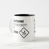 Attentie-architect op het werk tweekleurige koffiemok (Voorkant links)