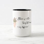 Attitude is een klein ding Mok Design (Center)