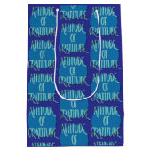 Attitude of Gratitude Recovery Slogan Medium Cadeauzakje (Achterkant)