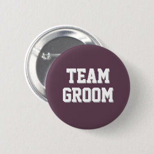 Aubergine Atletiek Letters Team Verzorging Ronde Button 5,7 Cm