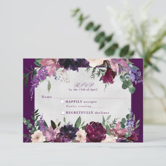 Aubergine Paarse Bloemen Bruiloft RSVP invoegen (Staand voorkant)