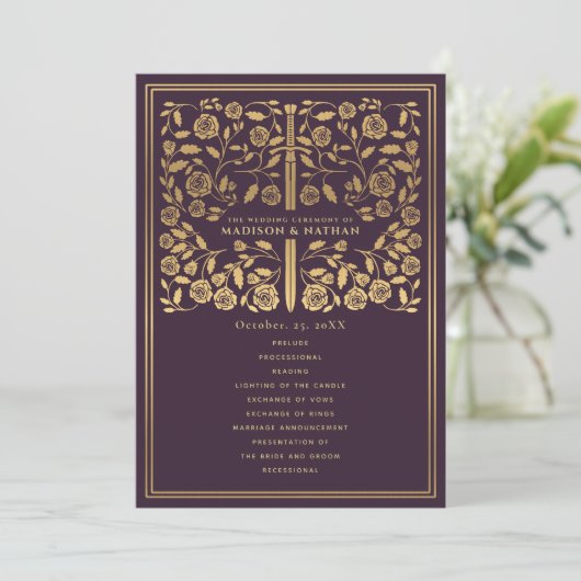 Aubergine Royal Medieval Sword Wedding Program Programmakaart (Staand voorkant)