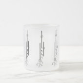 Aubrey Beardsley Mok (Center)